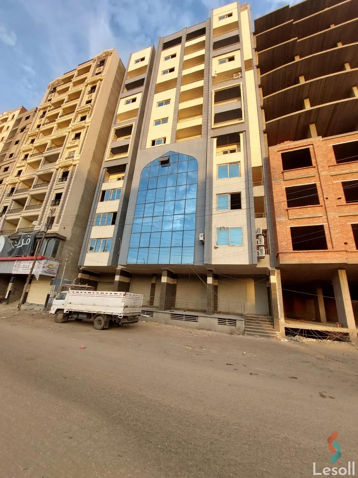 شقة للبيع مساحة 133م داخل برج حديث بالقرب من جامعة المنصورة وفندق رمادا استلام فوري بمقدم 50% 