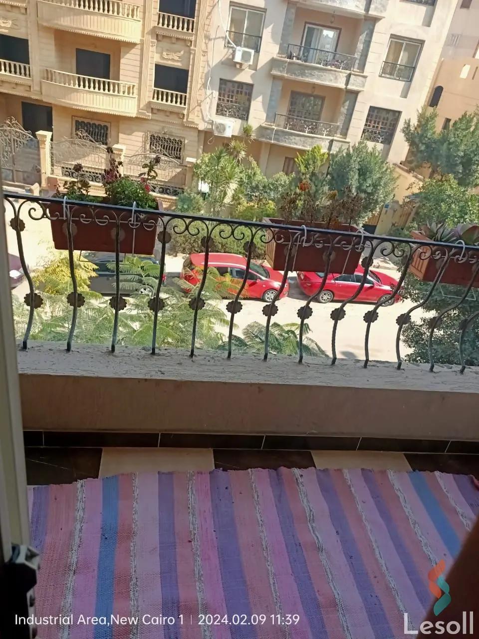  شقة في المستثمرين الجنوبية التجمع الخامس القاهرة 