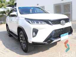 Toyota fortuner automatic used white model 2023