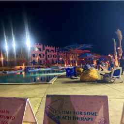 امتلك شاليه يطل على البحر مع حديقة خاصة فى بالم بيتش فى العين السخنة 