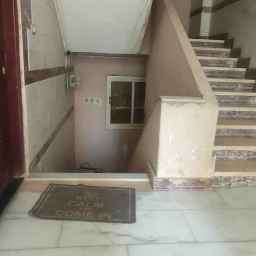 للبيع – شقة أرضي منخفض تصلح للسكن أو النشاط التجاري