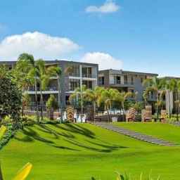  بجوار جاردينيا و امام المطار شقة بجاردن للبيع بالتقسيط علي 8 سنين  