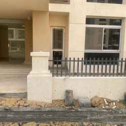 للبيع شقة بحديقة في كومبوند تاج سيتي ZONE T موقع متميز