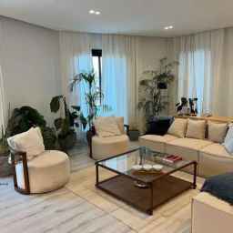 شقة (مميزة) للبيع تقسيط في تاج سيتي تشطيب كامل بالتكيفيات (تصميم كندي)