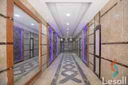 شقه للبيع في كمباوند مميز في المعموره البلد نص تشطيب 