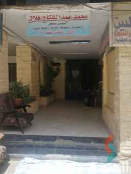 محل دور ارضي للبيع امام قسم الزيتون في القاهرة 
