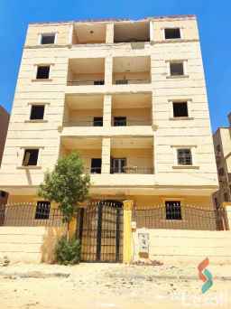  شقة للبيع بحديقة في مدينه بدر القاهره خلف الجامعه الروسيه 