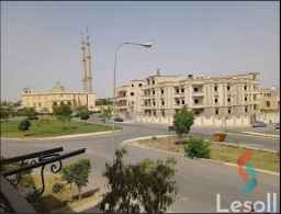  شقة للبيع في الحي الرابع بجوار مسجد التوحيد علي خط عشره