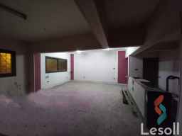 شقه دور ارضى تصلح سكن وادارى 