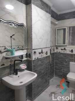 شقه  للبيع علي  بحر مباشر في  جليم 