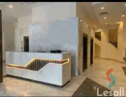 عيادة طبية للبيع ٩٩م  بمقدم ٥٠٪ واستلام فوري  في التجمع