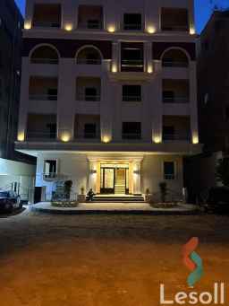 شقه روف للبيع 215 م بالهضبة الوسطي الحي السابع  