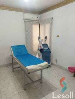 غرفة للإيجار داخل عيادة طبية – موقع مميز على طريق النصر