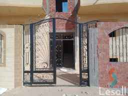 ارض عليها  مبنى بمساحه 525 م مكون من بدروم + دور أرضي