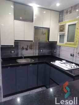 شقة جديدة بالكامل بمنطقة ط تشطيب مهندس ديكور بمطبخ جديد تم تركيبة اليوم وموقد بلت ان إيطالى