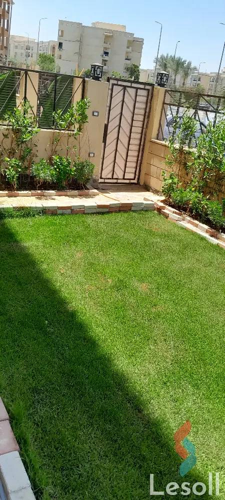  image  شقة مفروشة بحديقة للايجار في كمبوند الخمائل في الشيخ زايد 