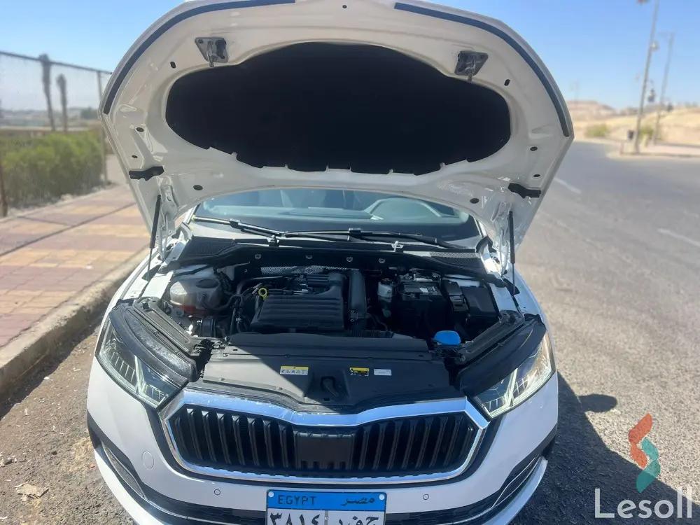 سكودا أوكتافيا اوتوماتك مستعملة أبيض موديل 2021 - صورة 4