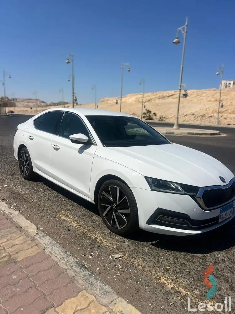 سكودا أوكتافيا اوتوماتك مستعملة أبيض موديل 2021 - صورة 2