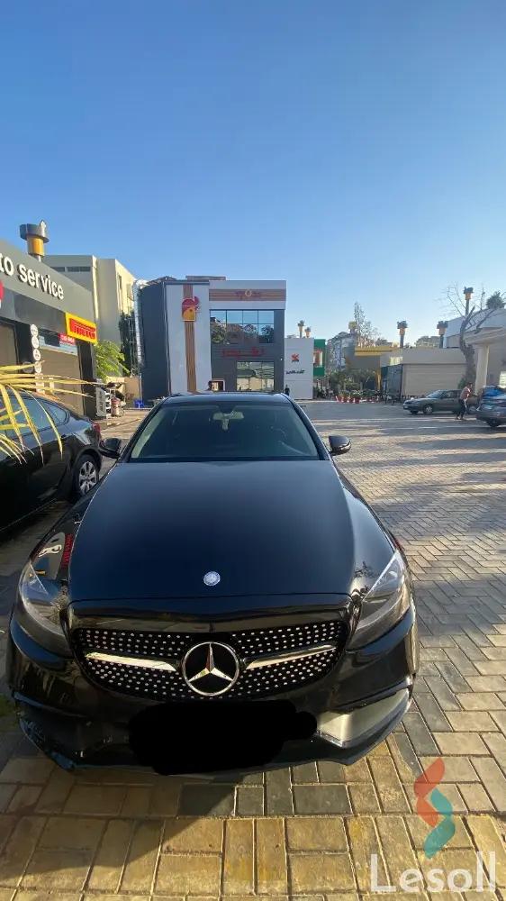 مرسيدس بنز ١٨٠ سي اوتوماتك مستعملة أسود موديل 2017 - صورة 4