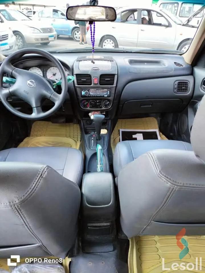 نيسان صني اوتوماتك مستعملة أسود موديل 2011 - صورة 2