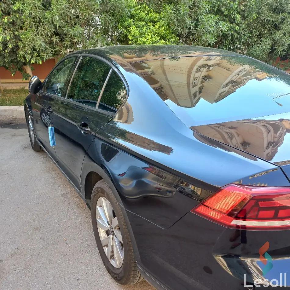 فولكس واجن باسات اوتوماتك مستعملة أسود موديل 2022 - صورة 2