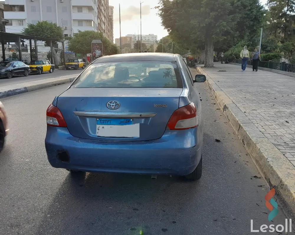 تويوتا يارس مانيوال مستعملة أزرق سماوي موديل 2007 - صورة 2