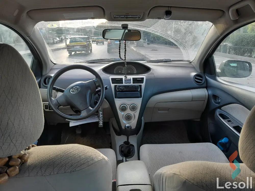 تويوتا يارس مانيوال مستعملة أزرق سماوي موديل 2007 - صورة 3