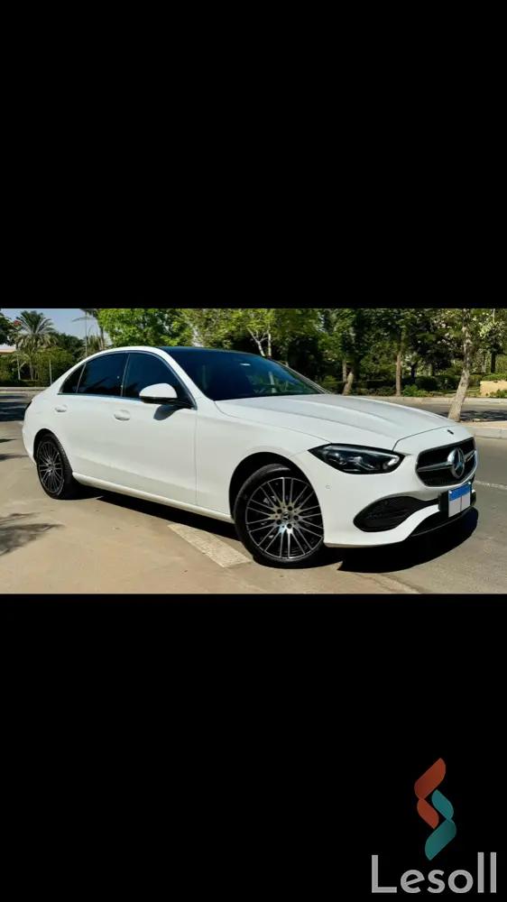 مرسيدس بنز ١٨٠ سي اوتوماتك مستعملة أبيض موديل 2022 - الصورة الرئيسية