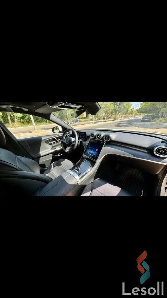 مرسيدس بنز ١٨٠ سي اوتوماتك مستعملة أبيض موديل 2022 - صورة 4