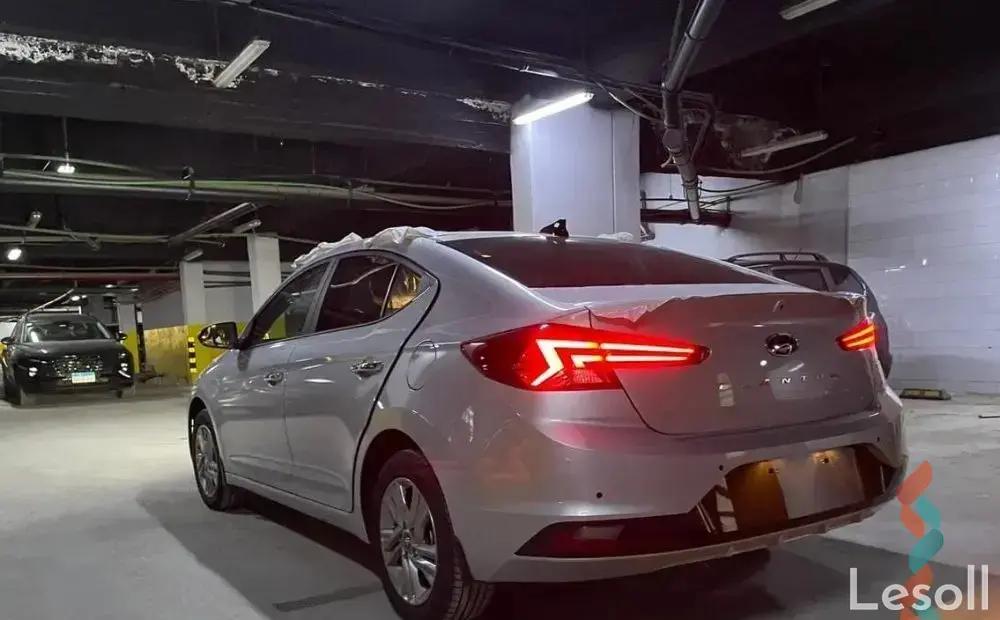 هيونداي إلنترا اوتوماتك جديدة فضي موديل 2025 - كل الصور