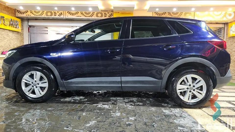 أوبل جراند لاند اوتوماتك مستعملة كحلي موديل 2018 - صورة 2