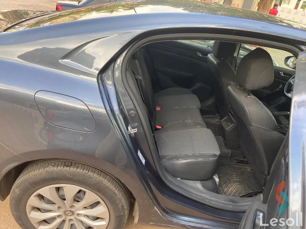 رينو أركانا اوتوماتك مستعملة وردي موديل 2022 - صورة 3