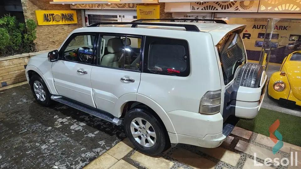 ميتسوبيشي باجيرو اوتوماتك مستعملة أبيض موديل 2014