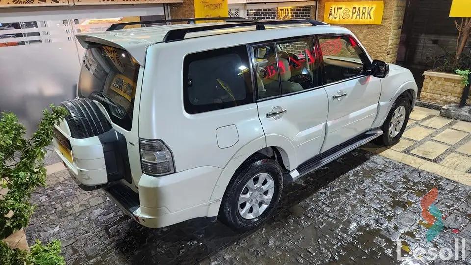 Mitsubishi pajero automatic used white model 2014 - All Images