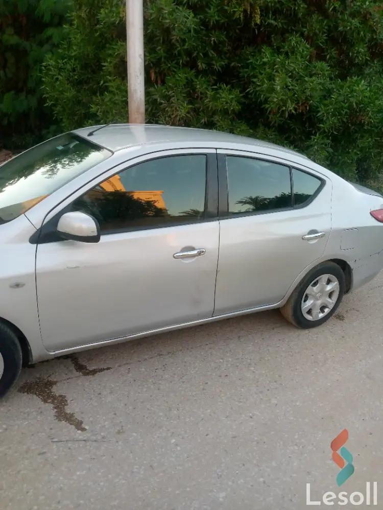 نيسان صني اوتوماتك مستعملة فضي موديل 2015 - صورة 3