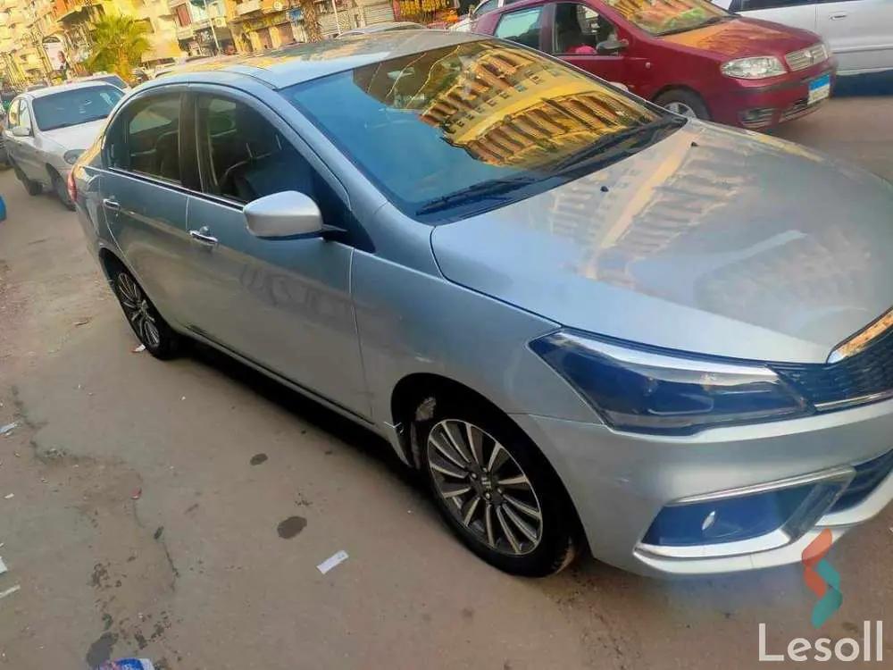 سوزوكي ديزاير اوتوماتك مستعملة فضي موديل 2022 - صورة 3