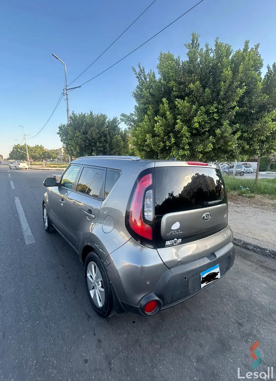 كيا سول اوتوماتك مستعملة رمادي داكن موديل 2016