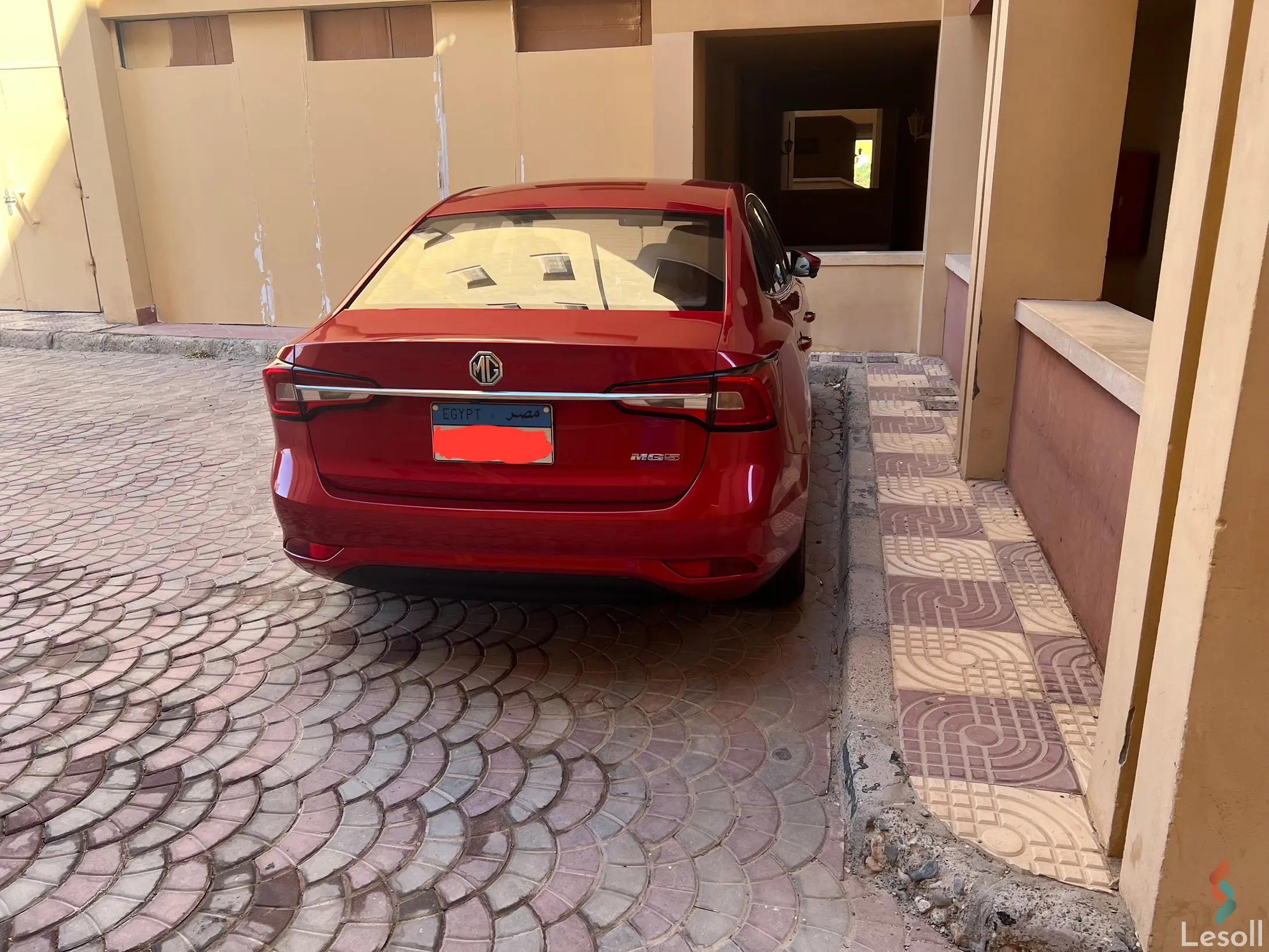 ام جى 5 اوتوماتك مستعملة أحمر موديل 2021 - صورة 3