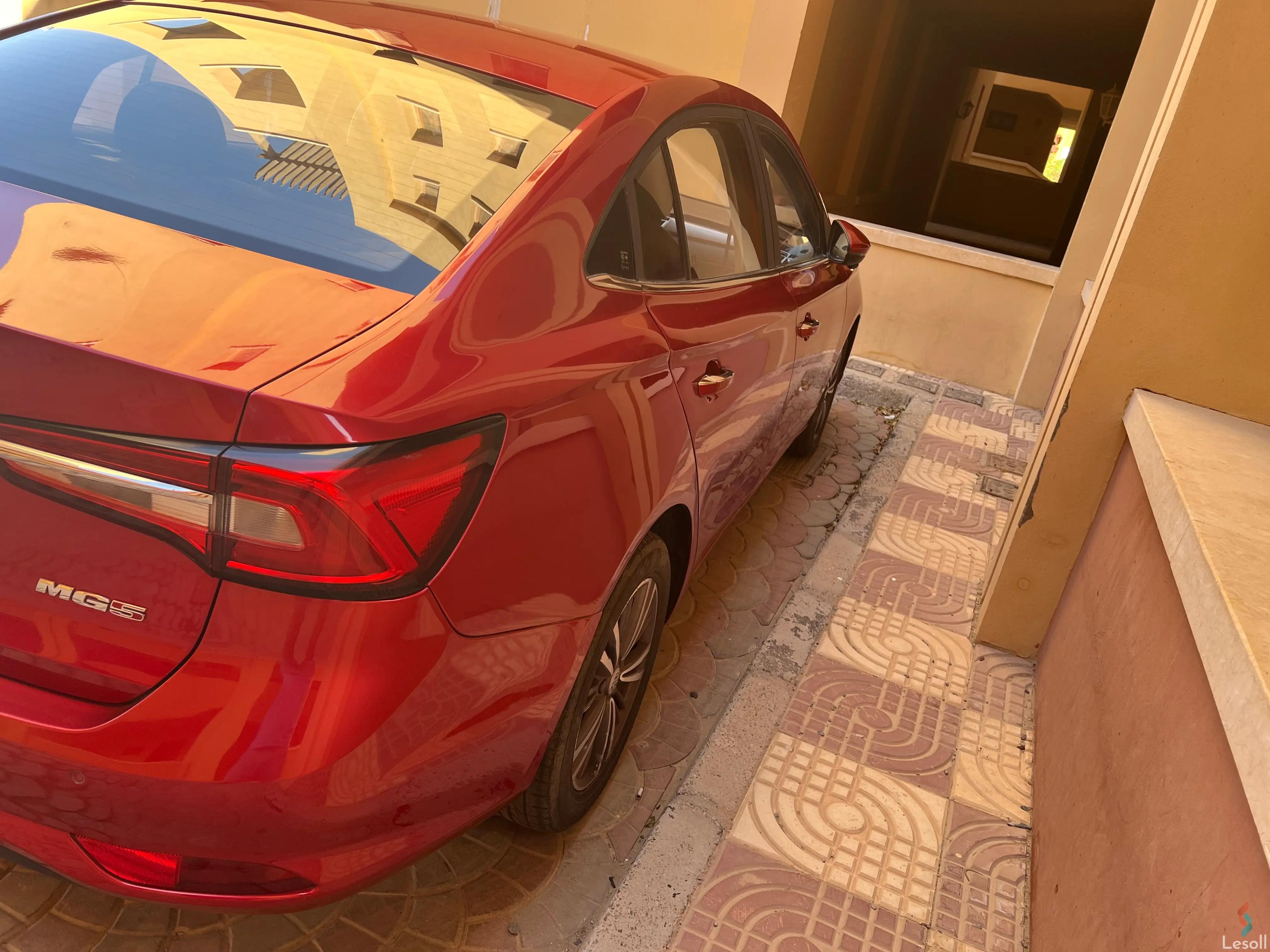 ام جى 5 اوتوماتك مستعملة أحمر موديل 2021 - صورة 4