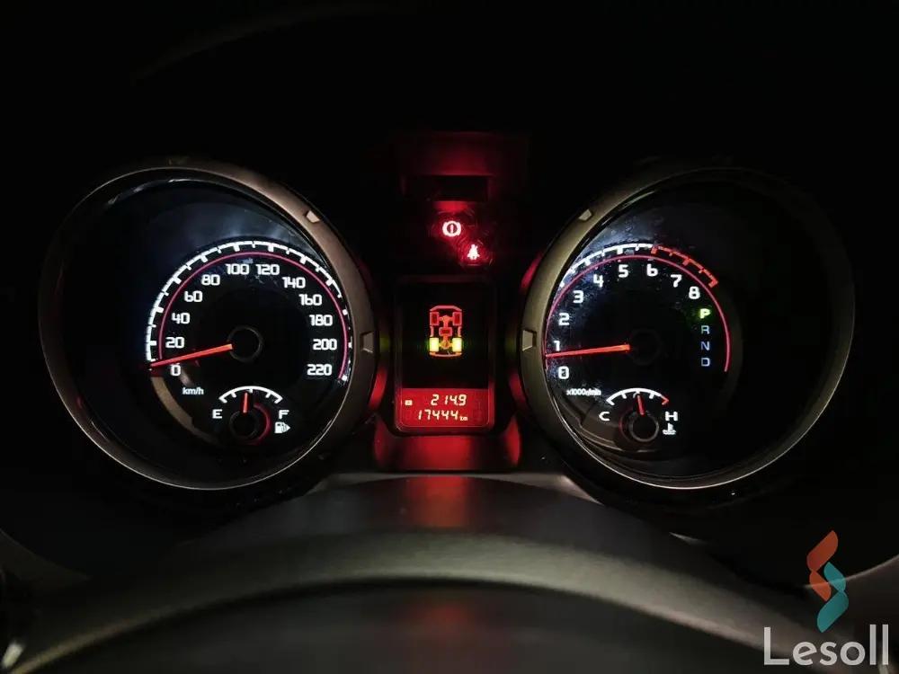 ميتسوبيشي باجيرو اوتوماتك مستعملة بني موديل 2021 - كل الصور