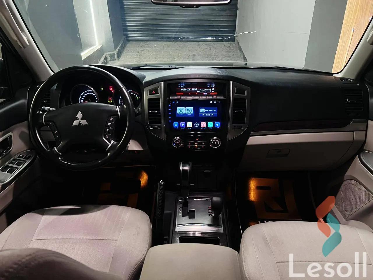 Mitsubishi pajero automatic used brown model 2021 - All Images