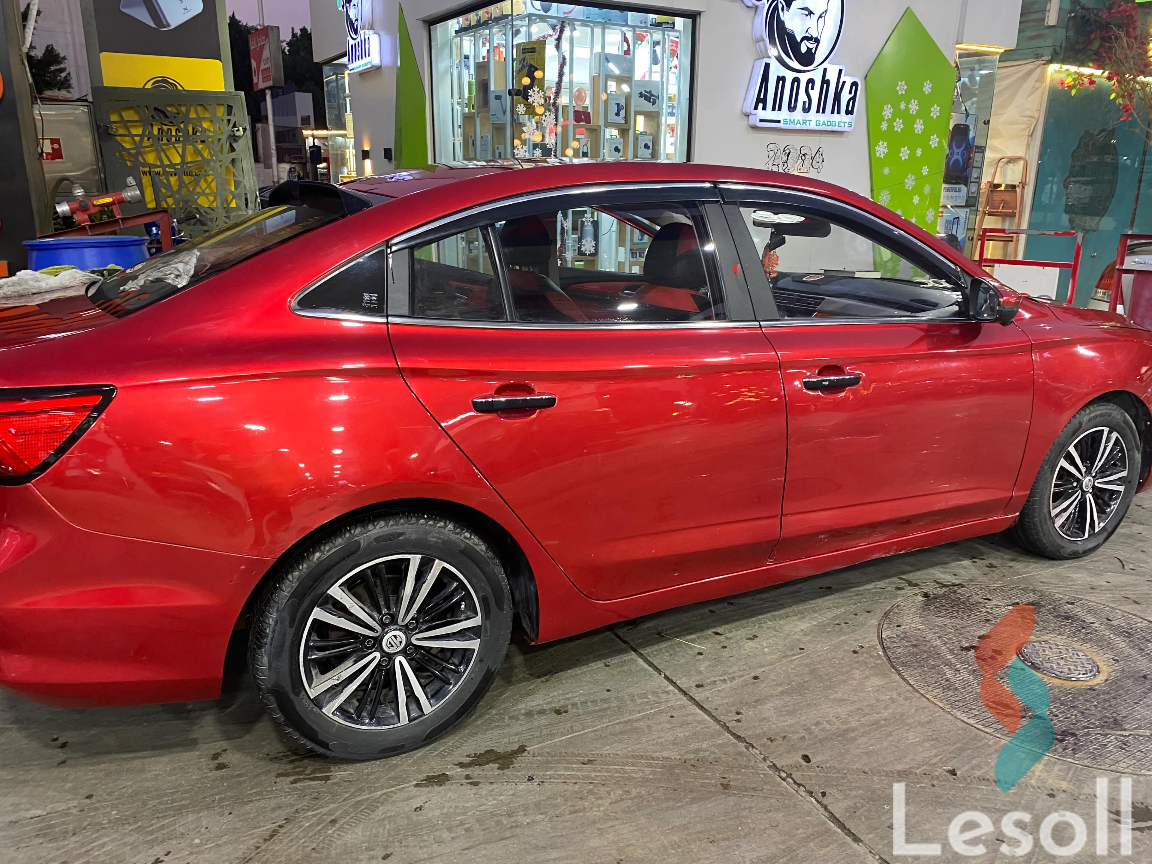 ام جى 5 اوتوماتك مستعملة أحمر موديل 2022 - صورة 4