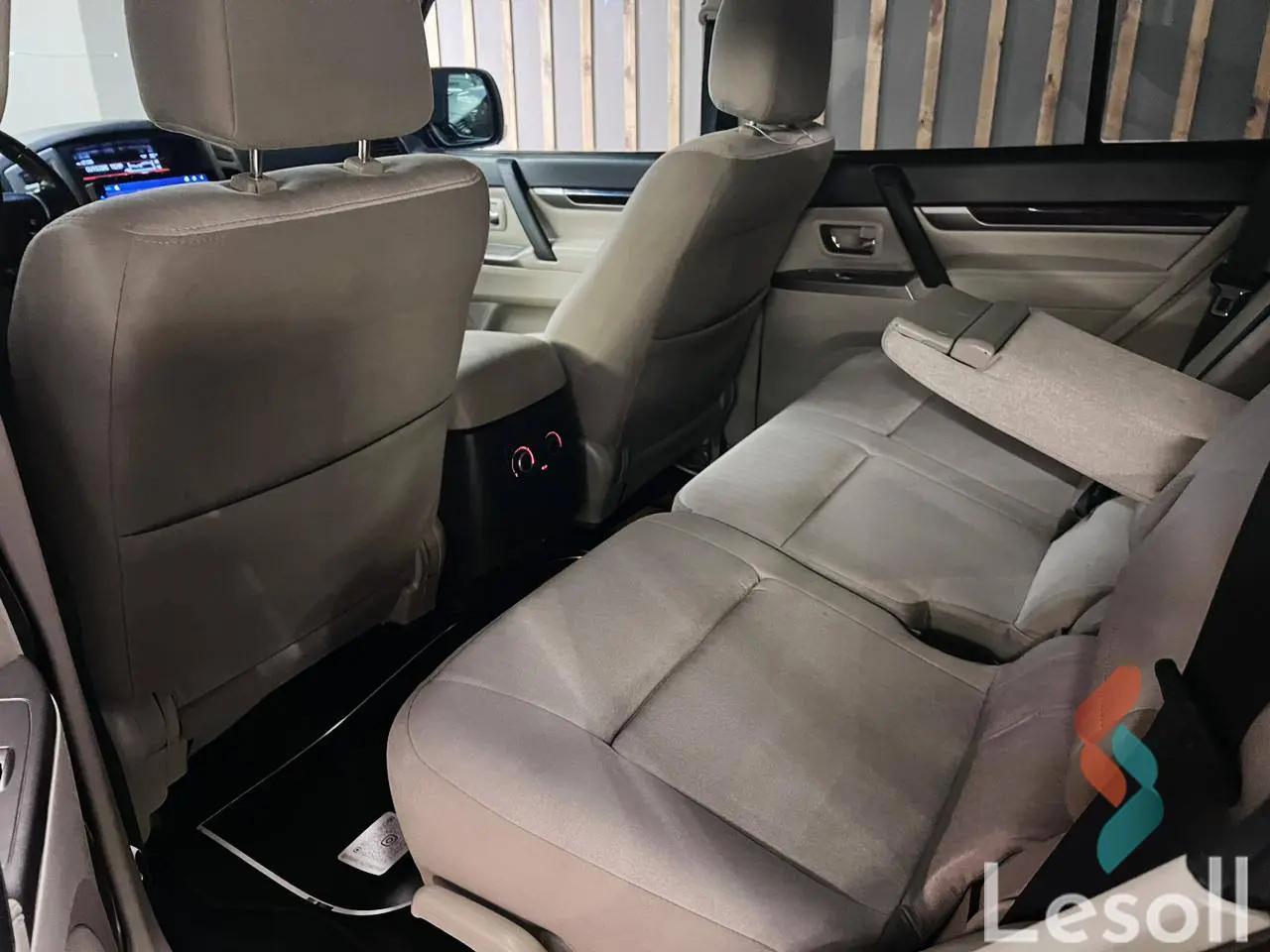 ميتسوبيشي باجيرو اوتوماتك مستعملة بني موديل 2021