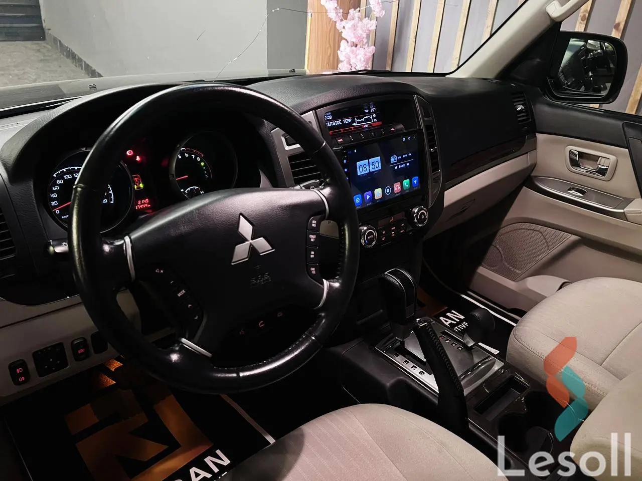 Mitsubishi pajero automatic used brown model 2021 - All Images