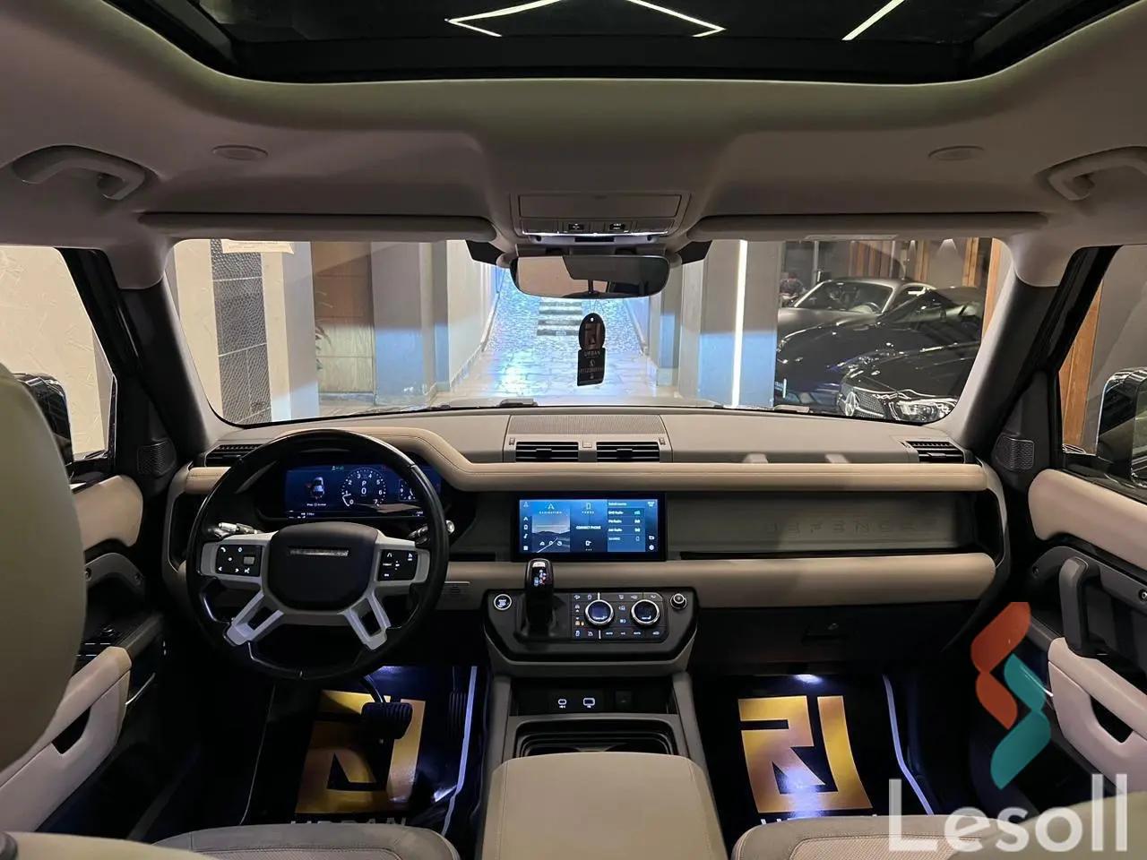 لاند روفر ديفندر اوتوماتك مستعملة أسود موديل 2021 - صورة 3