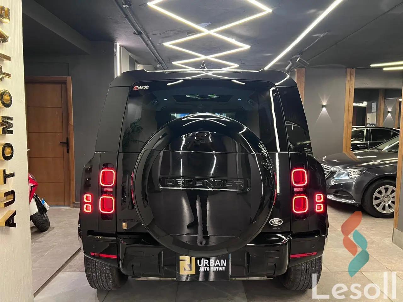 لاند روفر ديفندر اوتوماتك مستعملة أسود موديل 2021 - كل الصور