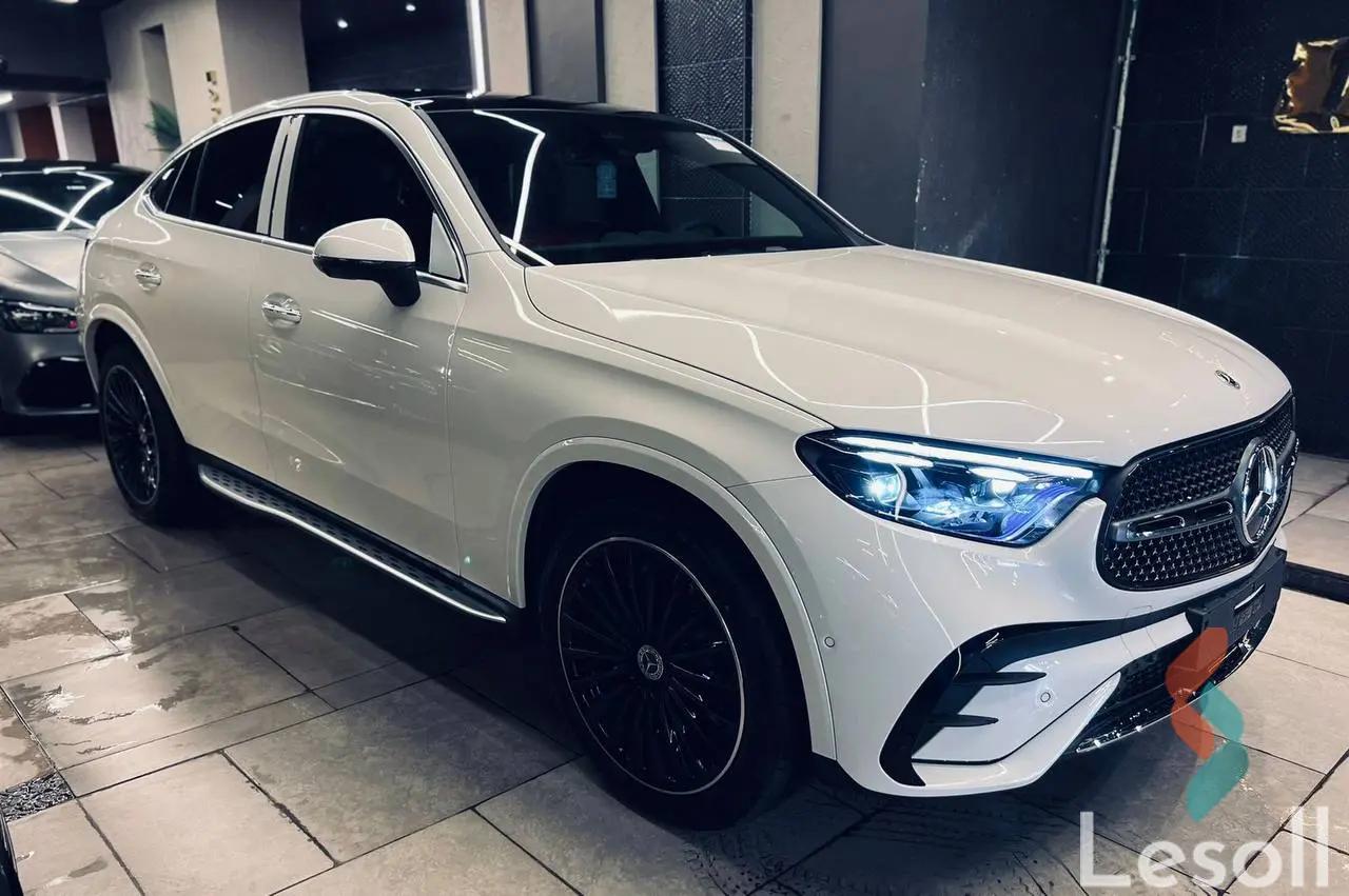 مرسيدس بنز جي ال سي ٣٠٠ اوتوماتك جديدة أبيض موديل 2025