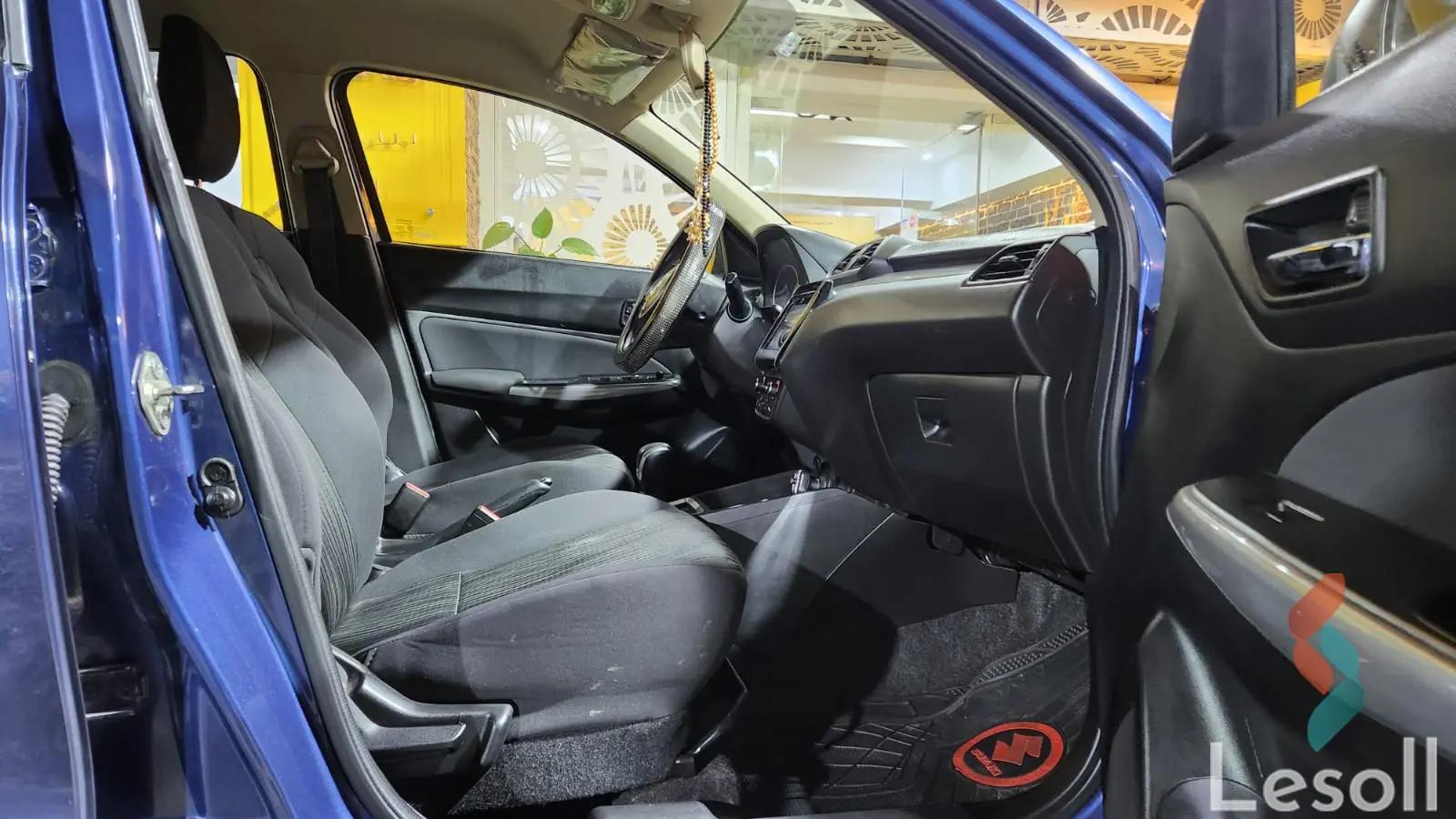 سوزوكي ديزاير اوتوماتك مستعملة أزرق موديل 2023 - صورة 3