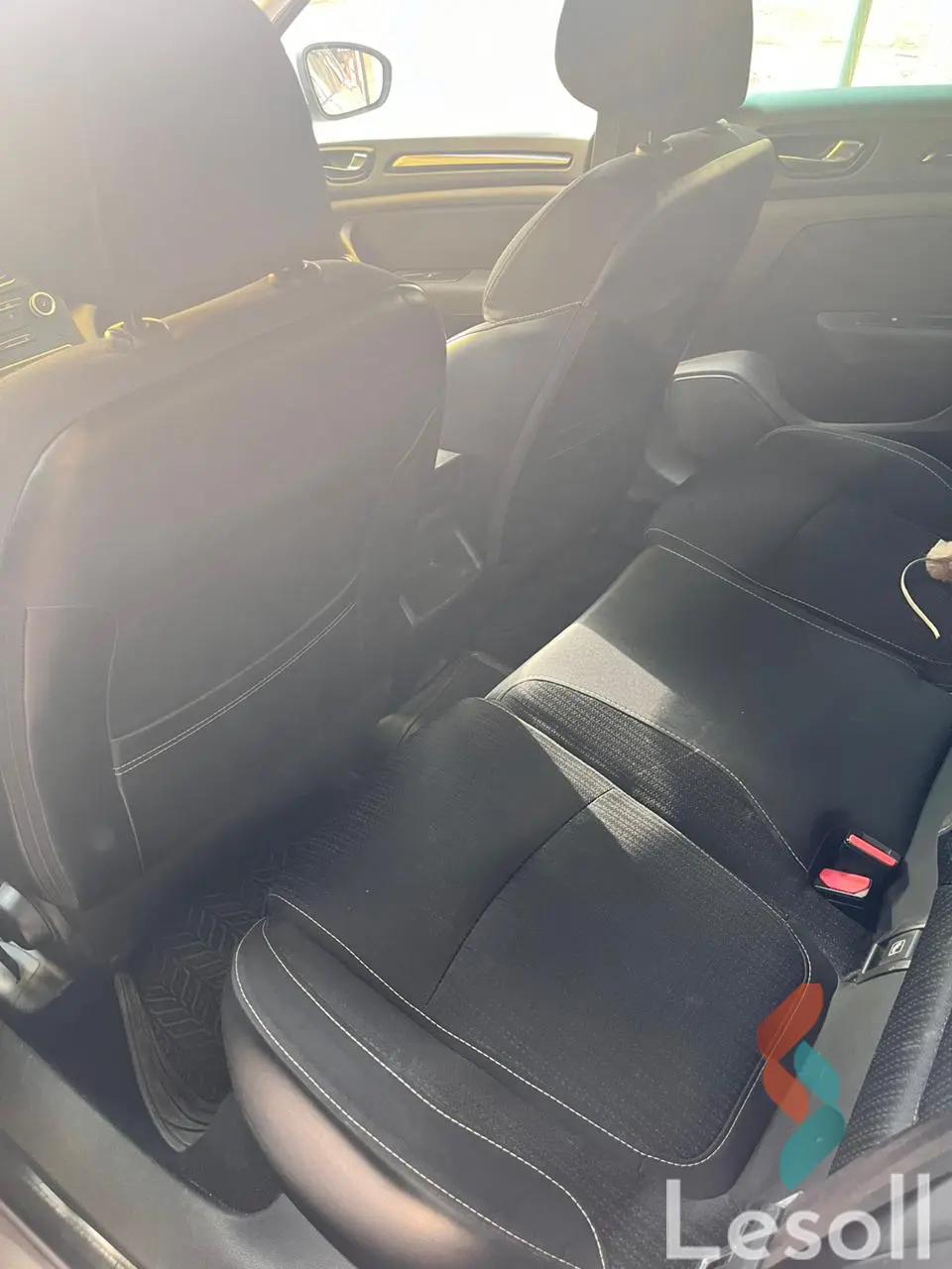 رينو ميجان اوتوماتك مستعملة فضي موديل 2020