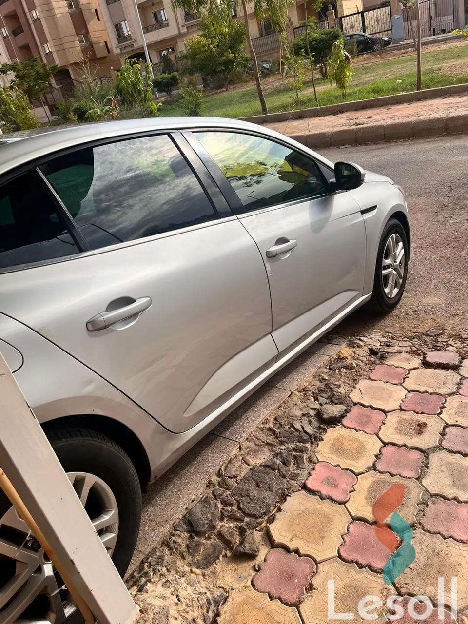 رينو ميجان اوتوماتك مستعملة فضي موديل 2020